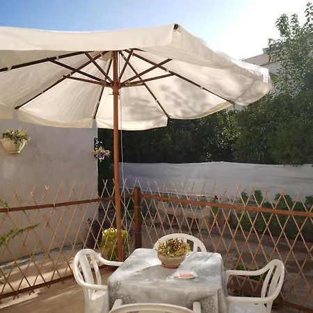La Casa Dei Fiori Holiday home Castelluzzo