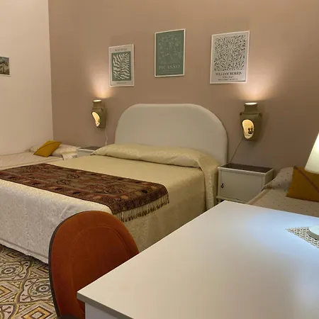 La Casa Dei Fiori 펜션 카스텔루치오